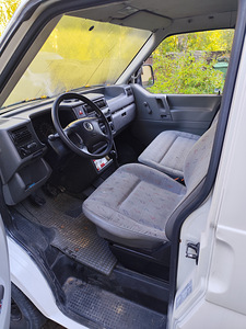 Volkswagen Transporter 1.9 (2 foto / 4)