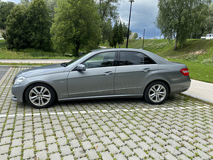Продается Mercedes-Benz E220 (3 фото из 13)