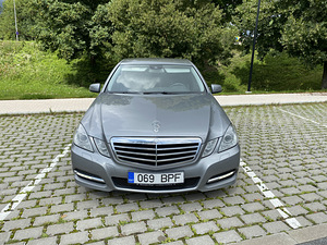 Продается Mercedes-Benz E220 (5 фото из 13)