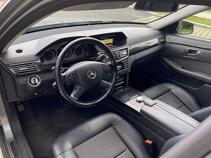 Продается Mercedes-Benz E220 (10 фото из 13)