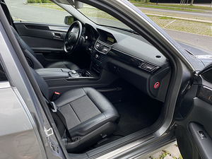 Продается Mercedes-Benz E220 (11 фото из 13)