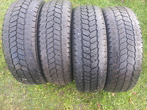 Naastrehvid R16 C/65/195 Michelin Agility snow ice (1 foto / 4)