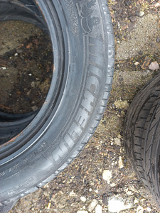 Летние шины R16/65/215 Michelin (4 фото из 8)