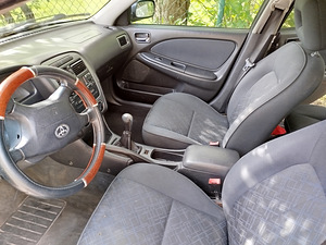 Toyota Avensis (10 foto / 15)