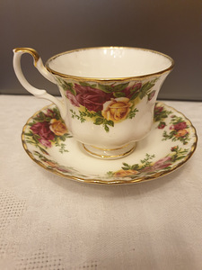 Old Country Roses, Royal Albert bone china (1 foto / 6)