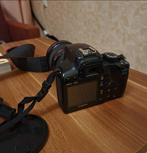 Fotoaparaat Canon EOS 1000D (2 foto / 2)