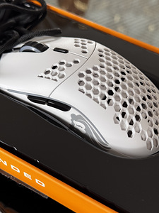 Glorious Model O- wired gaming mouse + mouse pad (4 foto / 9)