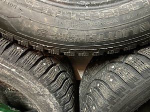Шины 235/60/18 Nokian Hakkapellitta, 7-8 мм (2 фото из 2)