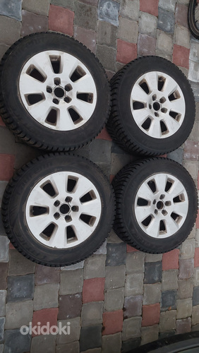 Audi 5x112 R16 диски с шипованными шинами 225/55/16 (8мм)