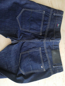 Diesel джинсы (2 фото из 3)