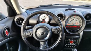 MINI Countryman (6 фото из 9)