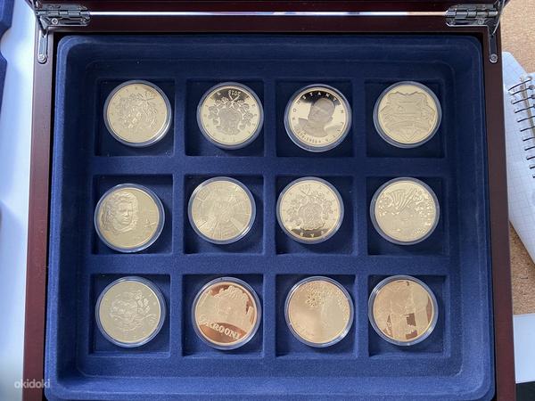 Коллекция монет с коробкой (фото #1)