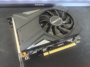 Gigabyte gtx 1650 (1 foto / 3)