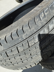 R19 225x35 PIRELLI (5 foto / 7)