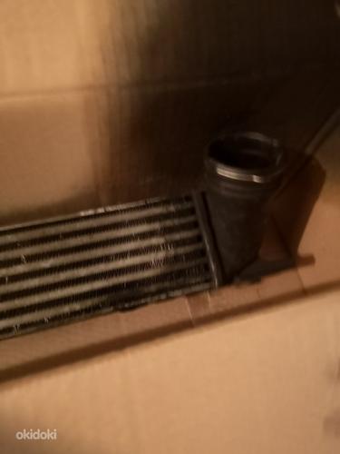 BMW 2,0D. Радиатор intercooler (фото #2)