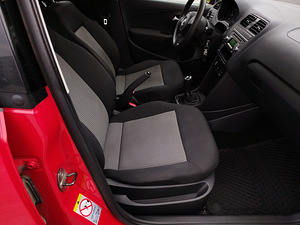 Volkswagen Polo 2012a. (7 foto / 9)