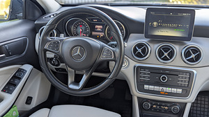 Mercedes-Benz (3 foto / 8)