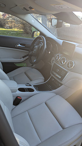 Mercedes-Benz (4 foto / 8)