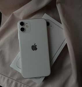iPhone 11, 64 ГБ (1 фото из 3)