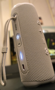 JBL FLIP 6. Белый (2 фото из 6)