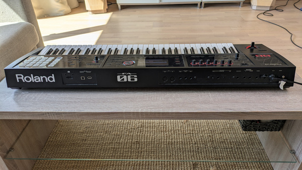 Roland FA-06 music workstation + Roland RPU-3 pedals + stand