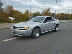 Ford Mustang (3 foto / 15)