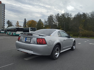 Ford Mustang (8 foto / 15)