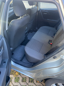 Toyota Auris (7 foto / 9)