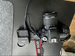 Canon 80D DSLR Camera (1 foto / 3)