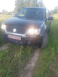 Suzuki grand vitara (6 foto / 7)