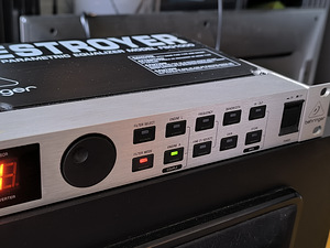 Parametric EQ with 24 FBQ Filters / Feedback Destroyer (2 foto / 4)