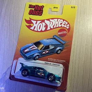 Hot Wheels HOT ONES (2 foto / 4)