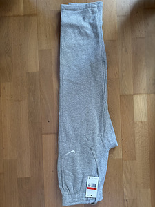 Nike hallid dressipüksid, sildid küljes, täiesti uued (1 foto / 3)