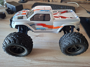 Electric offroad monstertruck 2.4GHz puldiauto (1 foto / 10)