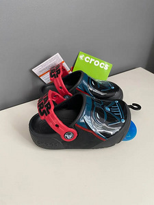 Kids' Crocs Fun Lab Lights Darth Vader™ Clogs C4 (1 foto / 3)