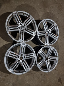 Литые диски R19x8 5x112 (1 фото из 10)