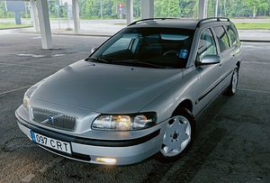 Volvo V70 (1 foto / 14)