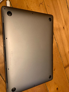 MacBook Air 13 дюймов 2018 Retina i5–1,6 ГГц (4 фото из 4)
