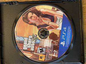 Sony Playstation PS4 Mäng GTA V (3 foto / 3)