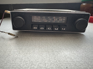 Vintage Soviet Car Radio A-271 (1 foto / 5)