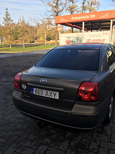Toyota Avensis (11 foto / 12)