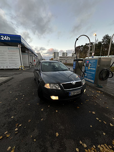 Skoda Octavia 1,6 (1 foto / 12)