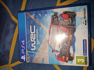 Продается Playstation 4 (2 фото из 3)