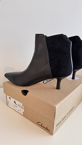 Clarks Violet 55 Zip Ankle Heel Boots saapad/saapad (2 foto / 10)