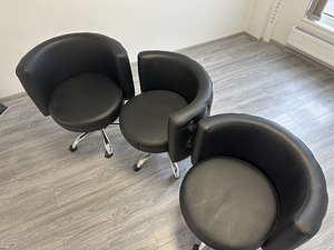 Продажа кресел для салона (1 фото из 3)