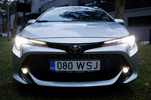 Toyota Corolla TS 1,2 Turbo Multidrive S Activ (2 foto / 10)