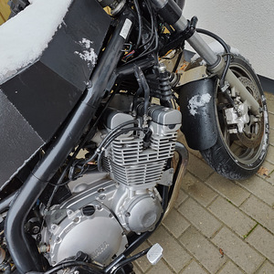 Mootorratas Yamaha XJ900s bobber kardaaniga (3 foto / 10)