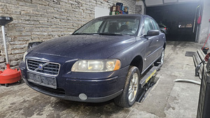 Volvo s60 2.4i CNG 103kw manuaal Varuosad ühest autost (1 foto / 6)