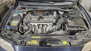 Volvo s60 2.4i CNG 103kw manuaal Varuosad ühest autost (5 foto / 6)
