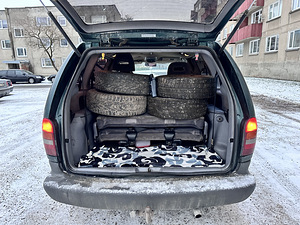 Chrysler Voyager (15 фото из 15)